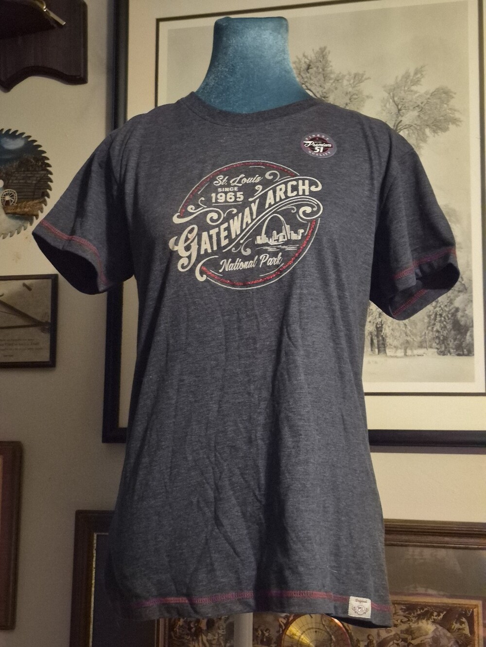 New With Tags St. Louis Gateway Arch National Park Navy Graphic T-Shirt Large